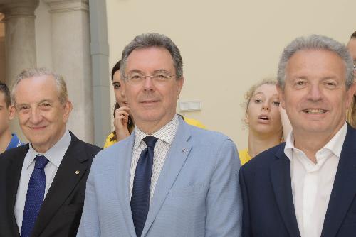 L'assessore regionale Graziano Pizzimenti con il presidente nazionale della Federazione italiana pallavolo Pietro Bruno Cattaneo e il presidente regionale della Fipav Alessandro Michelli,